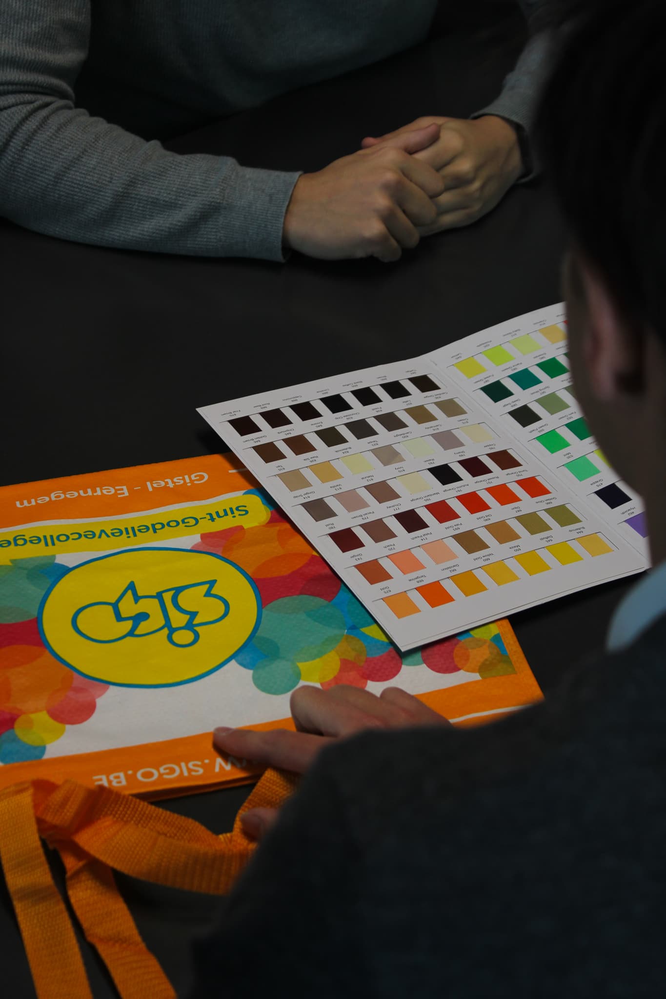 Kleurenkaart van satijnen linten voor gepersonaliseerde draagtassen bij TM pack
